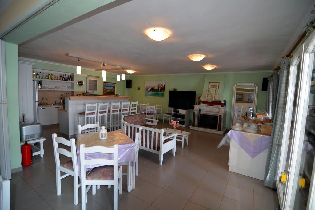 Stella Hotel Apartments Fiskardo Bagian luar foto